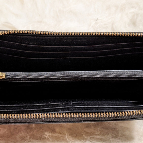 AUTHENTIC MICHAEL KORS Black Zippered Wallet - Picture 4 of 4